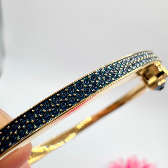 Swarovski Blue Pave Gold Tone Hinge Bangle Bracelet Swan Signed Rare Fits 7 1/4” - Picture 5 of 16